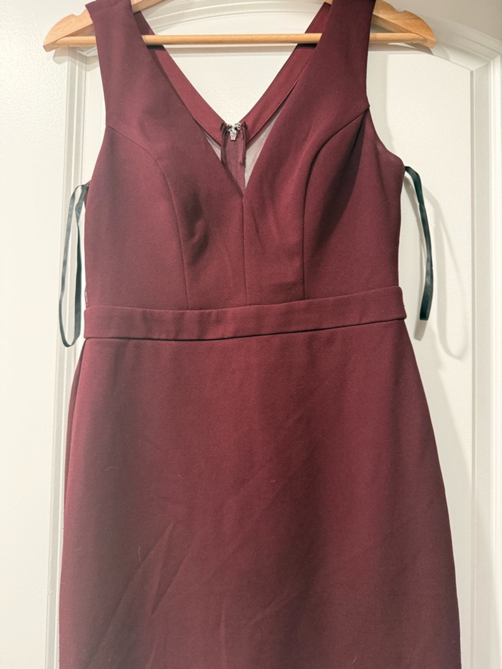 Sleeveless V-Neck Burgundy Sheath Dress